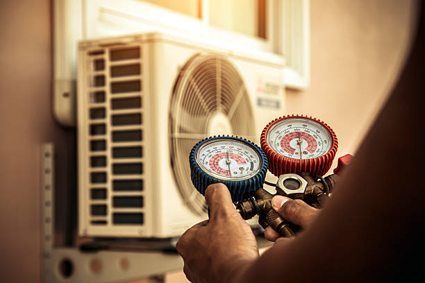Professional Hvac technician working in Kent, OH